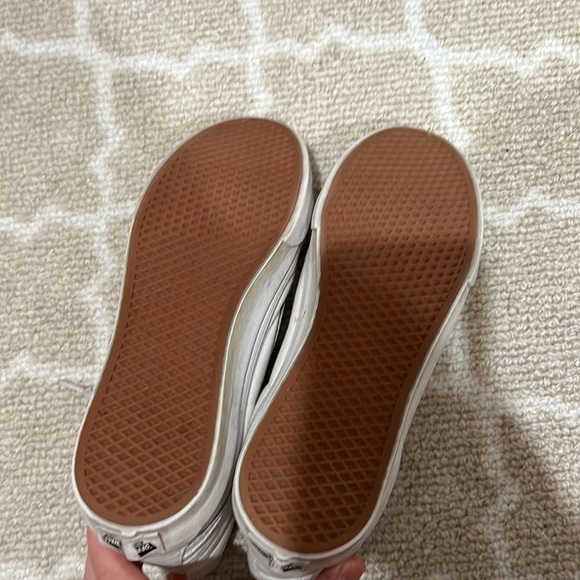 White vans - Picture 4 of 4